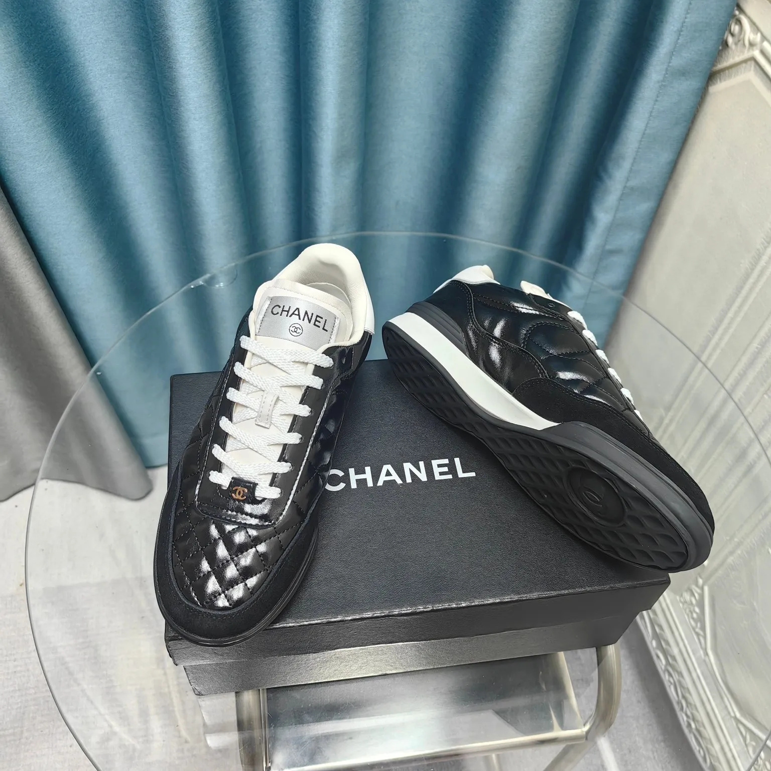 👟👟Ex-factory price 520👟👟 Chanel Chanel - 2024 counter top casual sports shoes This classic design; the upper is electro-embroidered with a variety of techniques; the outsole is fashionable and sporty; it is unusual to incorporate a variety of color matching elements... The diversified mix and match is very beautiful and versatile, casual, fashionable, sports and outdoor can be taken into account... ꫛꫀꪝ Go➫ Material: ❶Upper made of: Original imported mixed-breed sheep ❷Inside made of: original imported breathable sheepskin ❸Outsole based on: original TPU outsole Full set of boutique packaging for women 35–41